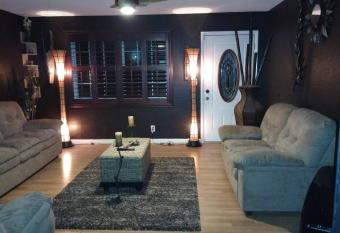 Near JU, Mayo Clinic, Downtown & The Beach. allows 18 year olds to book a room