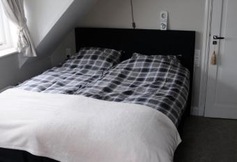  t Geheim van de Molenaer allows 18 year olds to book a room