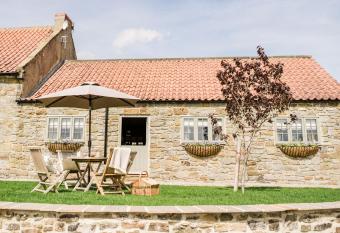 Innkeeper s Cottage allows 18 year olds to book a room