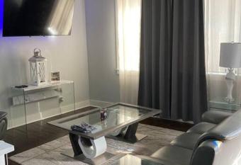 1847-Upscale 4BR w/Priv. Balcony has Balcony rooms