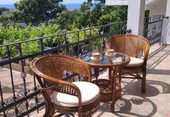 ApartToni has Balcony rooms