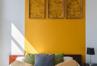 The Gourmet Terrace & Coffee View Apt has Balcony rooms