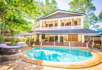 Mami Wata House allows 18 year olds to book a room