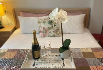 Nikolas Apartment allows 18 year olds to book a room