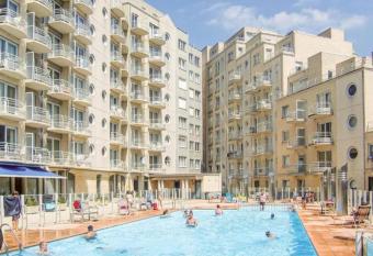 Eau-repos - lateral seaview studio allows 18 year olds to book a room