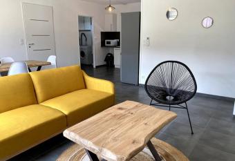 Maison proche oc  an has Balcony rooms