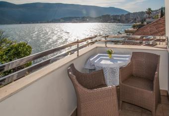 Apartments Mako has Balcony rooms