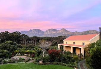 Spacious Cottage With Mountain Views allows 18 year olds to book a room