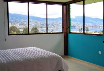 HOSTAL Casa Verde has Balcony rooms