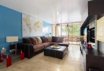 Primo Scottsdale Location - Heated Pool & Parking has rooms with a private hot tub