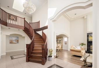 West Coast Cozy Home allows 18 year olds to book a room