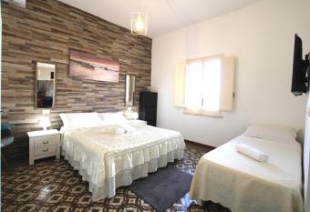 La casa di Mery allows 18 year olds to book a room