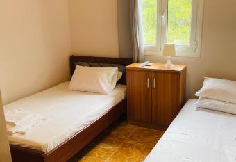 Villa Elena has rooms with a private hot tub