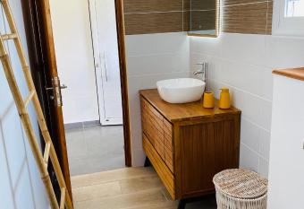 peeace has Balcony rooms