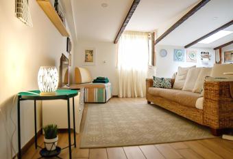 LAVINIA S SWEET HOME allows 18 year olds to book a room