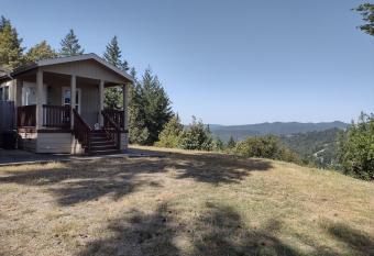 Tranquil Home, Mountain Views allows 18 year olds to book a room