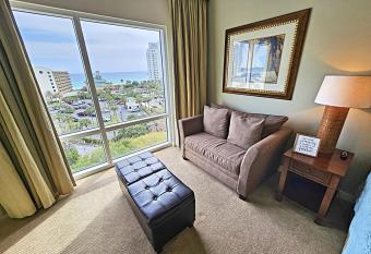 Luau 6533 in Sandestin by Skis and Seas Florida Beach Rentals Tram Included has rooms with a private hot tub