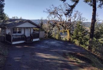 Peaceful Benbow Escape has Balcony rooms