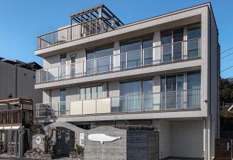 3rd House Inamuragasaki has rooms with a private hot tub