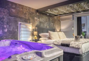 L Eden Love - Jacuzzi / Sauna allows 18 year olds to book a room