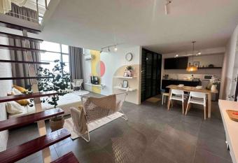 Free Parking 1-6pax Cozy Duplex Empire Damansara allows 18 year olds to book a room