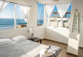 Ocean-VIEW Two Story Condo on the beach allows 18 year olds to book a room