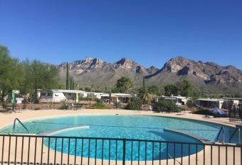 Active 55+ community in the Heart of Oro Valley has rooms with a private hot tub