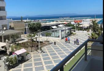 Superbe appartement vue sur mer avec piscine allows 18 year olds to book a room