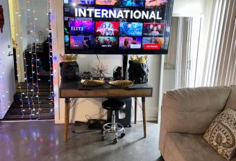 DTPHX ROOSEVELT STRIP has rooms with a private hot tub