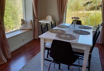 Holiday home - Your dream vacation awaits in Massfjorden has rooms with a private hot tub