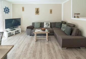 Ferienwohnung Zeppelinstek allows 18 year olds to book a room