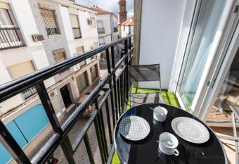 ALOJAMIENTOS LOS PEDROCHES allows 18 year olds to book a room