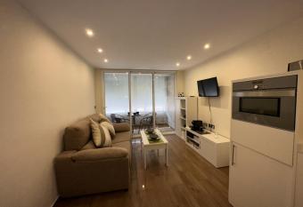 studio Monserrate F allows 18 year olds to book a room