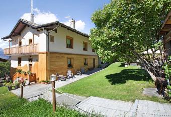 Maison Grange 1 has Balcony rooms