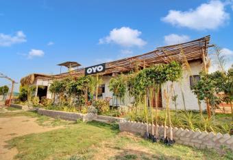 SPOT ON 81092 Cocktail Canal Farm House allows 18 year olds to book a room