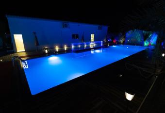 The Palm Estate has Smoking rooms