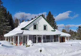 La Sacacomie Unique, Petit d  jeuner bio, Grand terrain, table de Pool has Balcony rooms