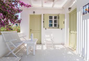Green Retreats 4 Paros has Balcony rooms
