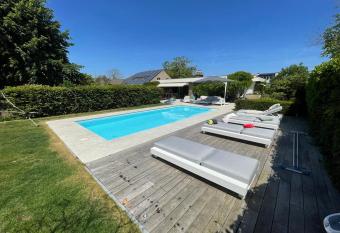 Villa California allows 18 year olds to book a room