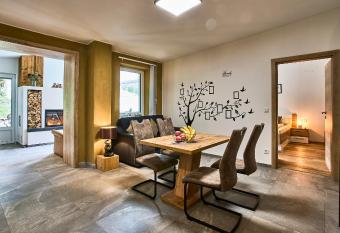 Relax-Suite Kaminfeuer allows 18 year olds to book a room