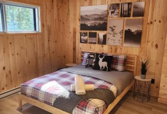 Spa calme au sommet has rooms with a private hot tub