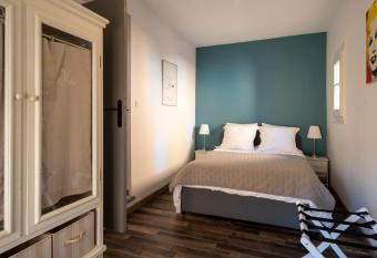 Maison Dentelles has Balcony rooms