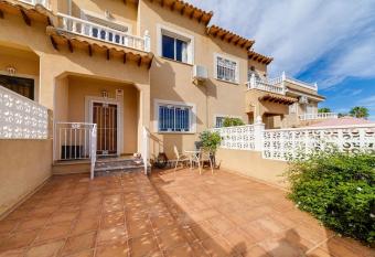 Bonito adosado cercano a Villamart  n Golf has Balcony rooms