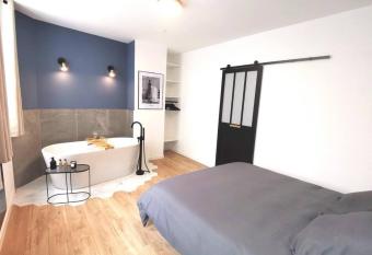 De Charme Lappart Conciergerie Leroy allows 18 year olds to book a room