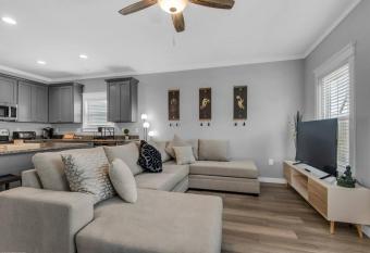 Zen'sacola Perdido home 3BR-2BT/Near park & beach allows 18 year olds to book a room