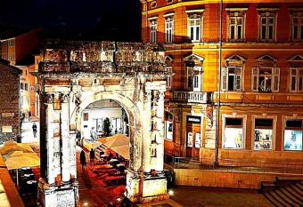 APARTMANI DELAS has Balcony rooms