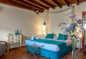 Charminghomesgranada Terraza Albaicin has rooms with a private hot tub