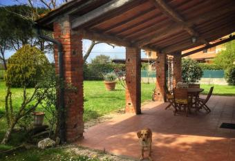 CASA INDIPENDENTE con giardino has Balcony rooms