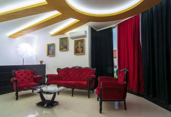 Hotel Golden Lux has Smoking rooms