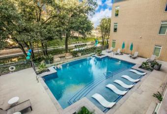 10% OFF Modern Luxury Apartment on Riverwalk has Balcony rooms
